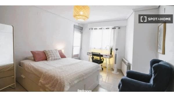 Habitación en piso compartido en valència photo 1