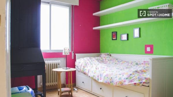 Se alquila habitación en acogedor apartamento en Imperial, Madrid thumbnail 1