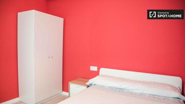 Habitación en apartamento de 3 dormitorios en Poblats Marítims, Valencia thumbnail 2