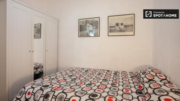 Se alquila habitación en apartamento de 3 dormitorios en Trafalgar, Madrid. thumbnail 2