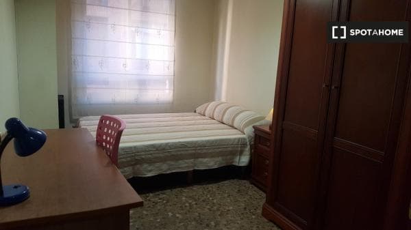 Habitación en piso compartido en valència thumbnail 2