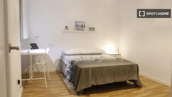 Habitación en piso compartido en Montcada thumbnail 1