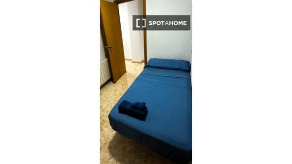 Habitación en piso compartido en valència photo 1