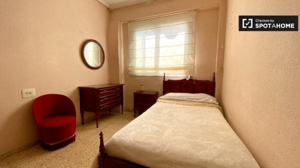 Habitación individual en alquiler, apartamento de 3 dormitorios, Rascanya, Valencia photo 1