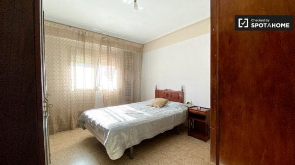 Se alquila habitación doble, apartamento de 3 dormitorios, Rascanya, Valencia photo 1
