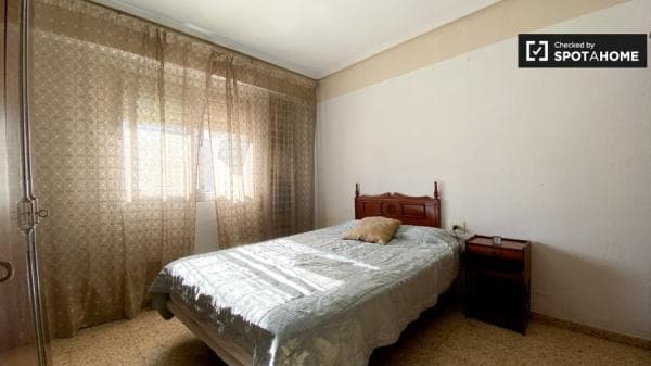 Se alquila habitación doble, apartamento de 3 dormitorios, Rascanya, Valencia thumbnail 1
