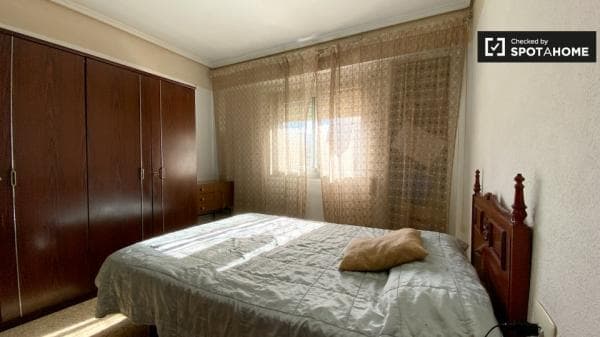 Se alquila habitación doble, apartamento de 3 dormitorios, Rascanya, Valencia thumbnail 2