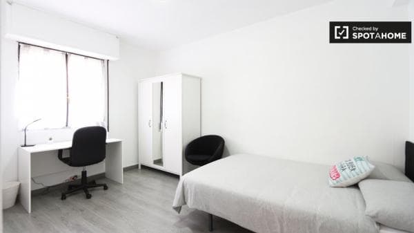 Elegante habitación en apartamento de 5 dormitorios, Madrid Rio, Madrid photo 1