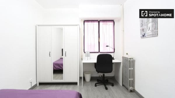 Habitación en apartamento de 5 dormitorios, Madrid Rio, Madrid thumbnail 1