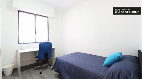 Habitación en apartamento de 5 dormitorios, Madrid Rio, Madrid photo 1