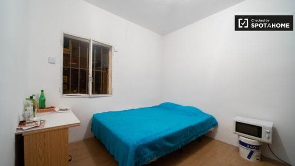 Se alquila habitación en piso de 2 dormitorios en Alcalá de Henares photo 1