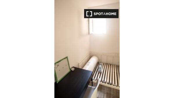 Habitaciones en apartamento de 3 dormitorios en Rascanya, Valencia photo 1