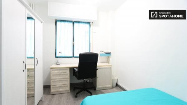 Habitación en apartamento de 5 dormitorios, Madrid Rio, Madrid thumbnail 1