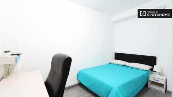 Habitación en apartamento de 5 dormitorios, Madrid Rio, Madrid thumbnail 2
