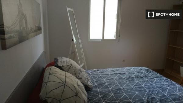 Habitación en piso compartido en valencia. photo 1