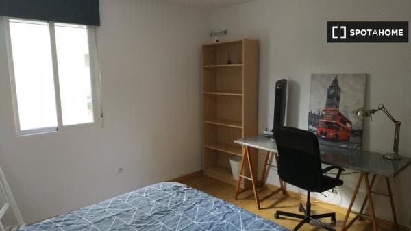 Habitación en piso compartido en valencia. thumbnail 1