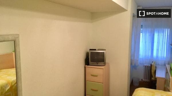 Habitación en piso compartido en Pamplona thumbnail 1