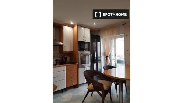 Habitación en piso compartido en madrid. photo 3