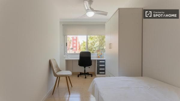 Se alquila habitación en piso de 5 habitaciones en Albors, Valencia thumbnail 1