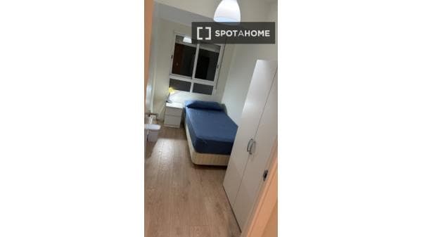 Alquiler de habitaciones en piso de 3 dormitorios en La Saidia photo 1
