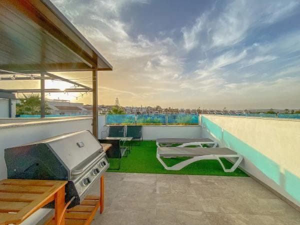 Chalet independiente en venta en Avenida Tomas Boj Andreu, 10386 ML10386, Torrevieja photo 1