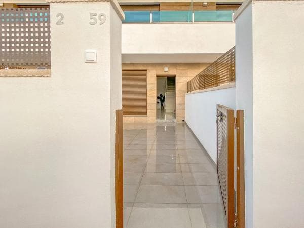 Chalet independiente en venta en Avenida Tomas Boj Andreu, 10386 ML10386, Torrevieja thumbnail 1