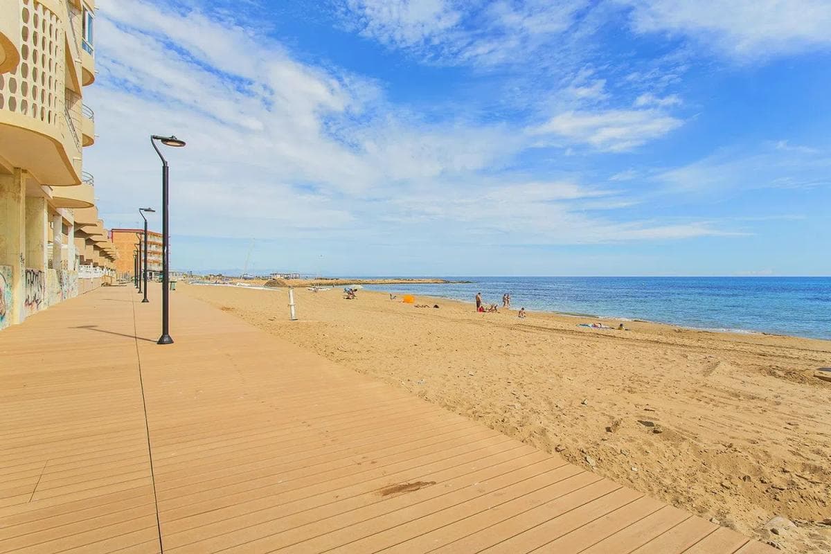 Venta de piso en Barrio Gaspar Perrelló, Torrevieja
photo 2