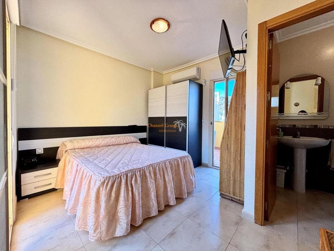 Sale of independent chalet in Urbanizaciones, Guardamar del Segura
photo 2