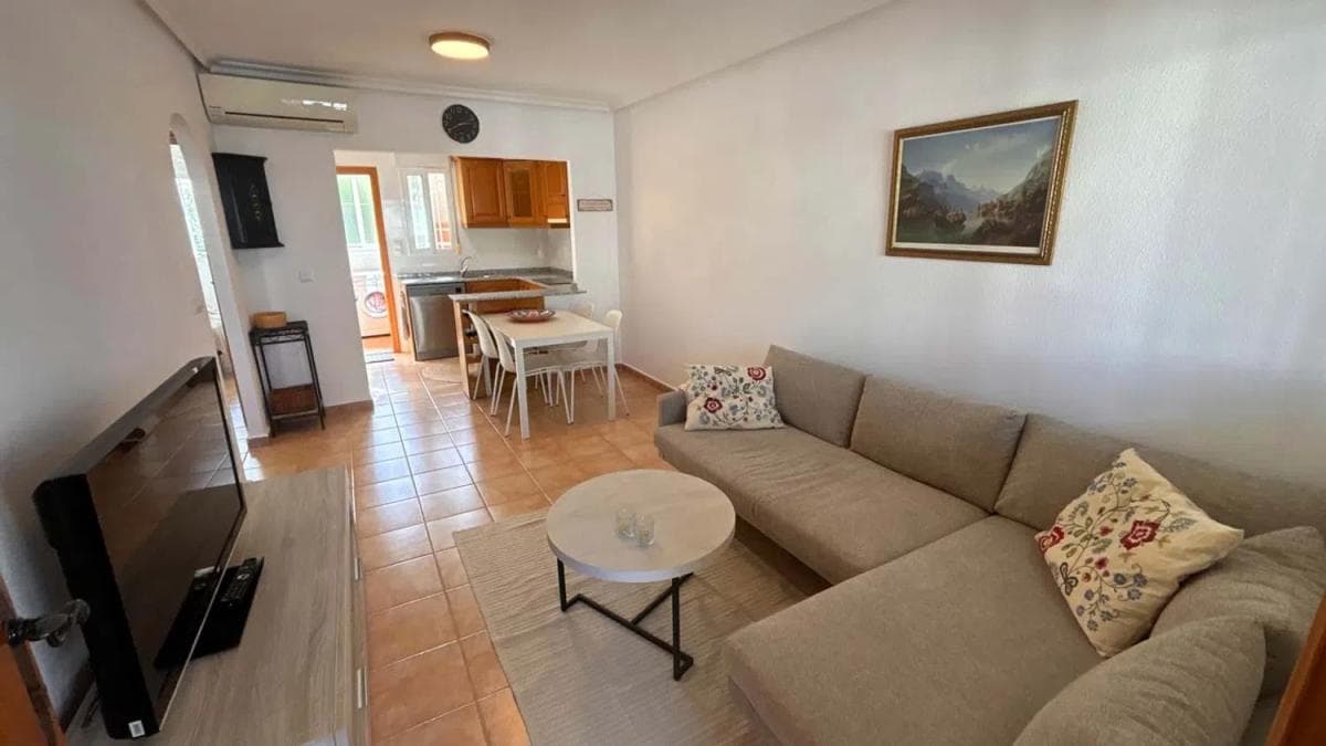 Sale of independent chalet in Calle Berenguer de Massanet, 280, Guardamar del Segura
photo 2
