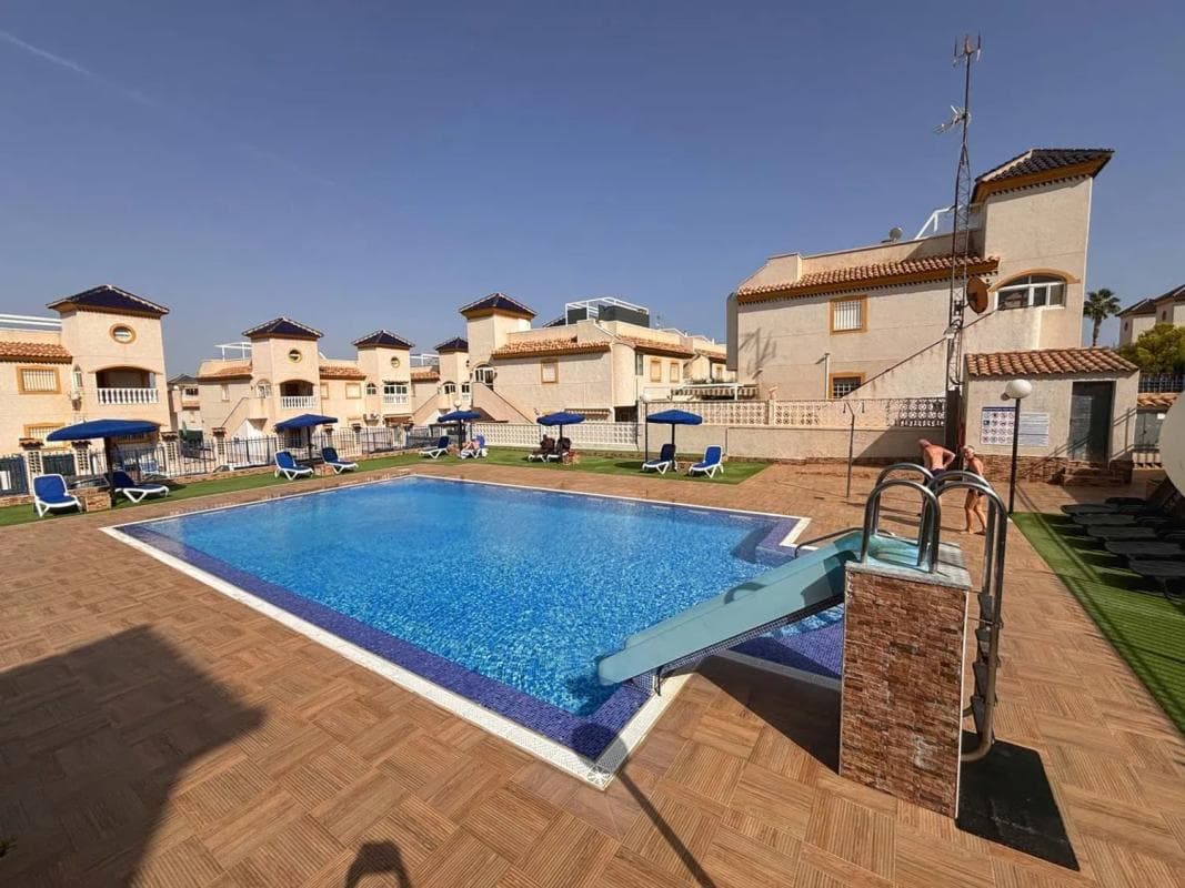 Sale of independent chalet in Calle Berenguer de Massanet, 280, Guardamar del Segura
photo 5