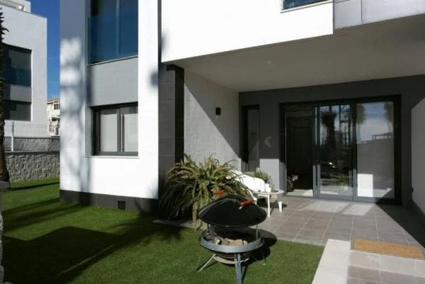 Chalet independiente en venta en Urbanizaciones, Guardamar del Segura thumbnail 1