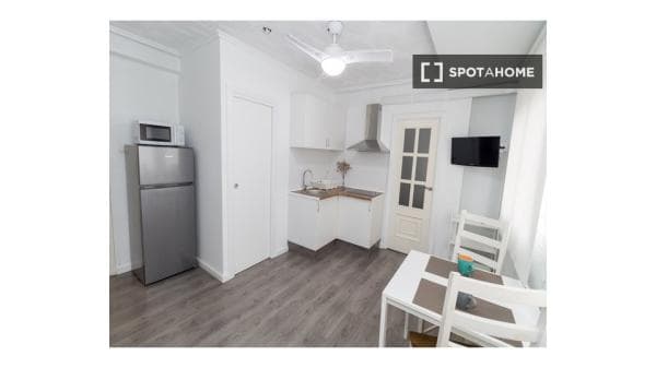 Piso de 3 habitaciones en alquiler en Valencia thumbnail 2