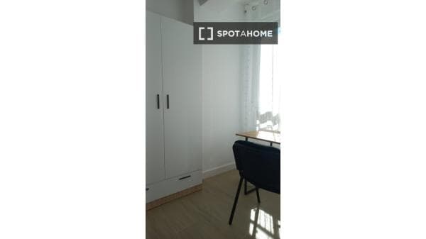 Habitación en piso compartido en Granada thumbnail 1