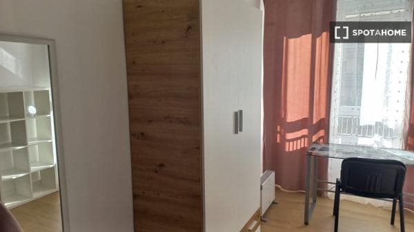 Habitación en piso compartido en Granada thumbnail 1