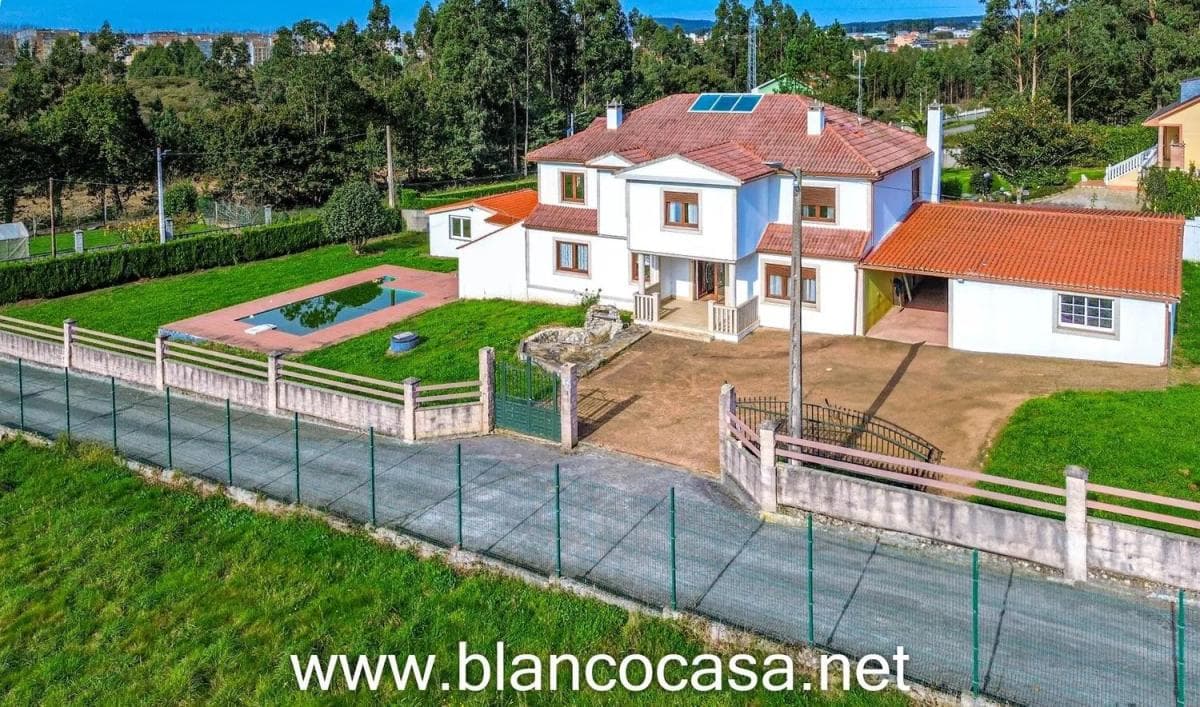 Продажа отдельного шале в , Карбальо photo 2