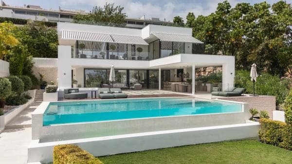 Chalet independiente en venta en Calle Osa Mayor s/n, Marbella photo 1