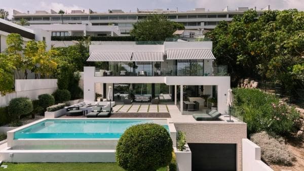 Chalet independiente en venta en Calle Osa Mayor s/n, Marbella thumbnail 1