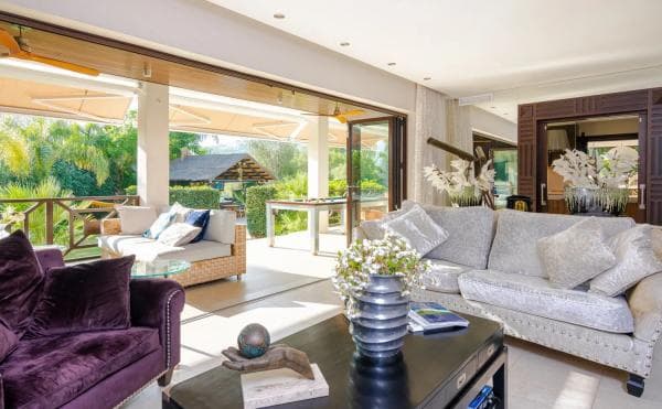 Chalet independiente en venta en Calle Andrómeda, Marbella thumbnail 2