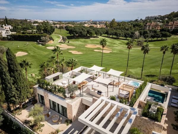 Chalet independiente en venta en Barrio Los Naranjos, Marbella photo 1