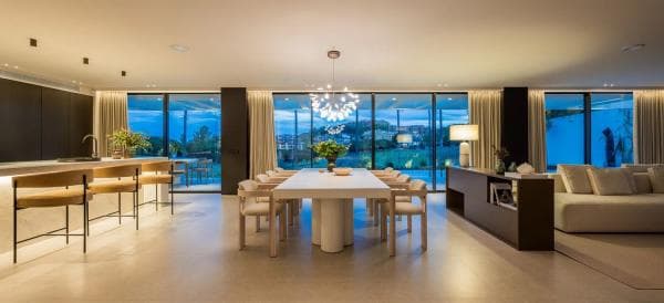 Chalet independiente en venta en Barrio Los Naranjos, Marbella thumbnail 2