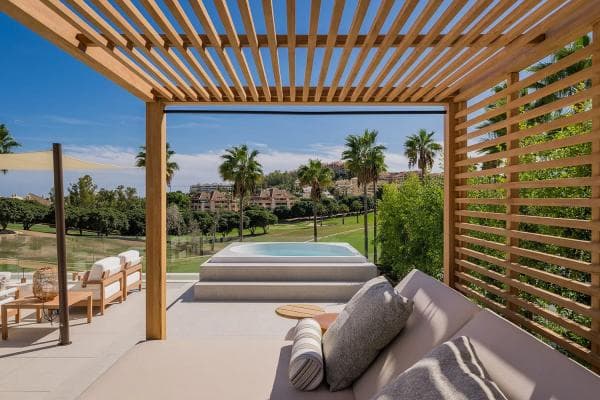 Chalet independiente en venta en Calle Sirio, 323, Marbella thumbnail 2