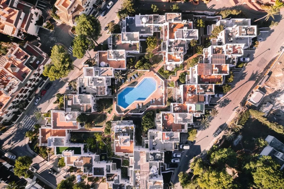 Venta de duplex en Barrio La Dama de Noche-La Alzambra, Marbella photo 3