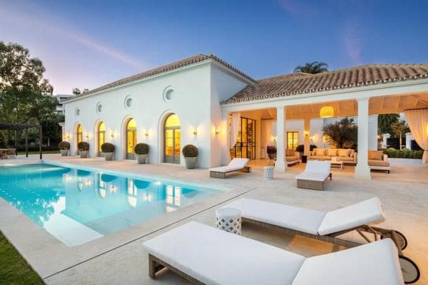 Chalet independiente en venta en Barrio Los Naranjos, Marbella photo 1
