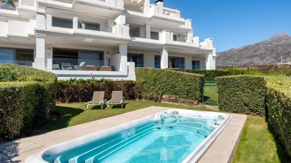 Apartment for sale in Barrio Los Naranjos, Marbella photo 1