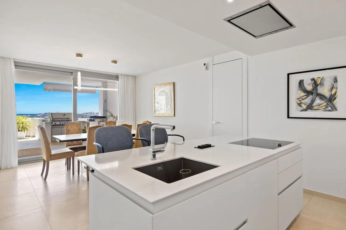 Sale of apartment in Barrio Los Naranjos, Marbella
photo 3