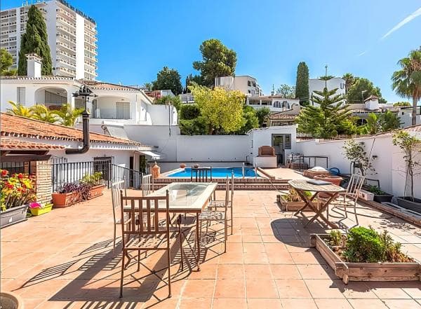 Chalet independiente en venta en GUSTAVO GARCIA BECKER, 305, Marbella photo 1