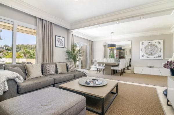 Duplex en venta en Barrio Los Naranjos, Marbella photo 1