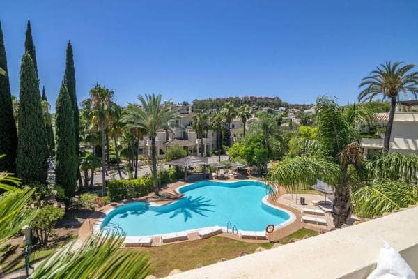 Duplex en venta en Barrio Los Naranjos, Marbella thumbnail 1
