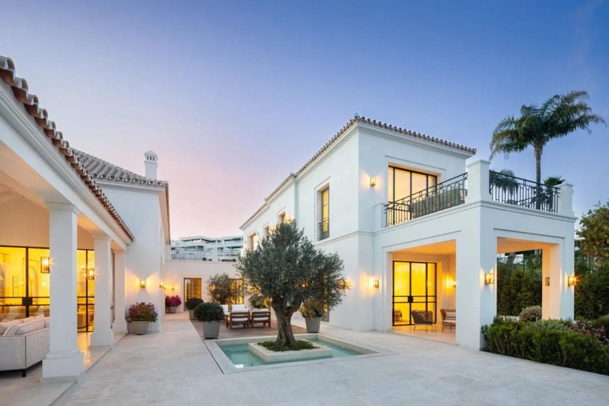 Venta de chalet independiente en Barrio Los Naranjos, Marbella
photo 2