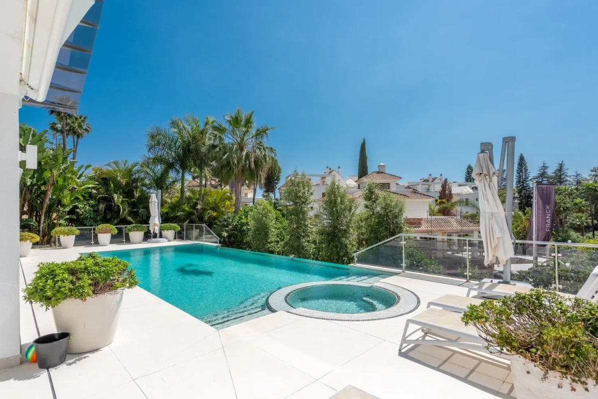 Venta de chalet independiente en Calle Orión, Marbella
photo 2